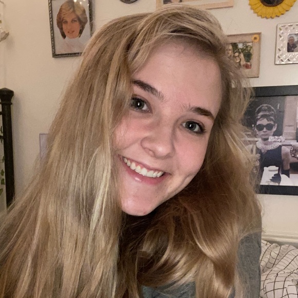 Meet your Posher, Kristen - Picture 3 of 3